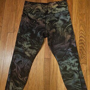 ATHLETA Lightening Reflective Swirl Tight 7/8 Black leggings in size Large